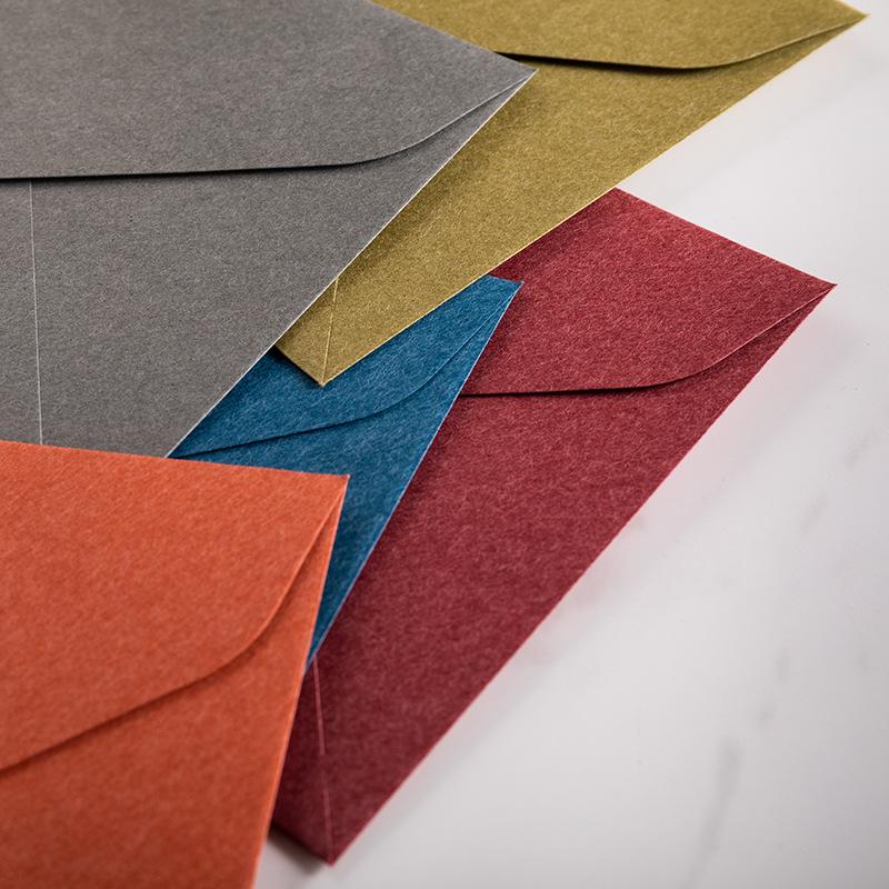 Cashmere Lined Envelopes: Special Paper for Invitations, Postcards, and Retro-Style Triangular Designs