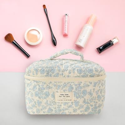 כלים ואביזרים – תיקי איפור