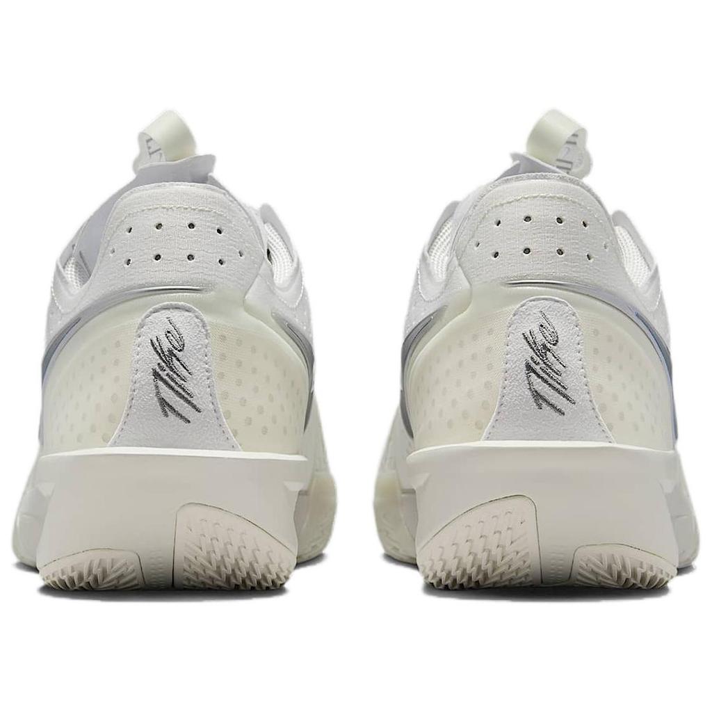 Nike GT. Nízké basketbalové boty Cut 3 proti skluzu a odolné proti opotřebení Pánské bílé basketbalové boty DV2918-106