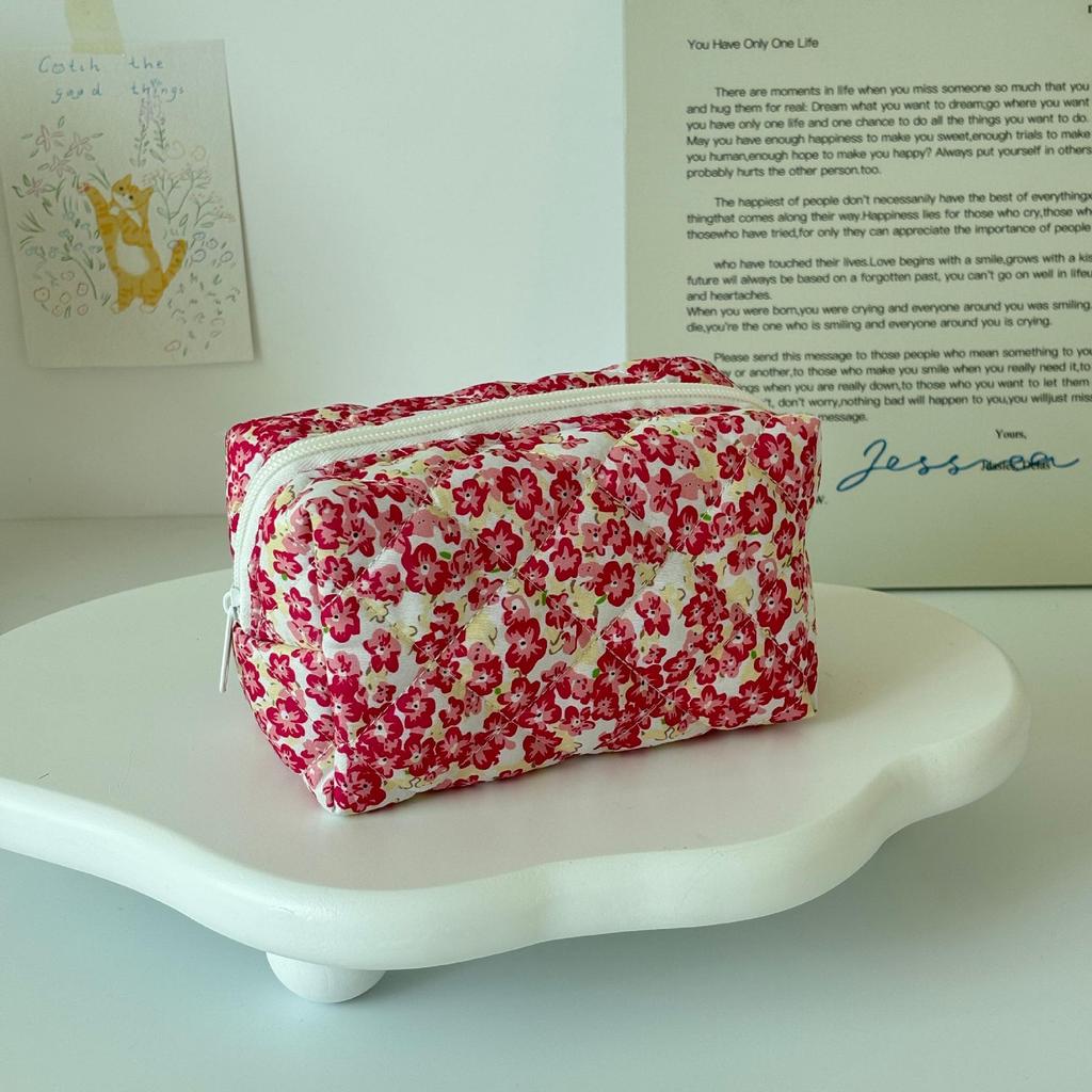 Floral Quilted Makeup Bag - Large Capacity Travel Cosmetic Storage, Non-Collapsible Design