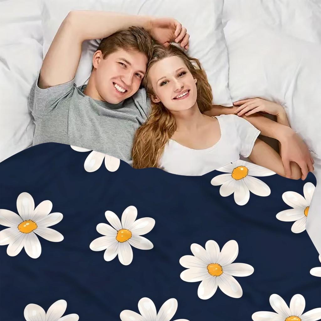 1pc Daisy Pattern Throw Blanket - Soft Flannel All-Season Warmth, Contemporary Geometric Design In Mixed Colors, Versatile for