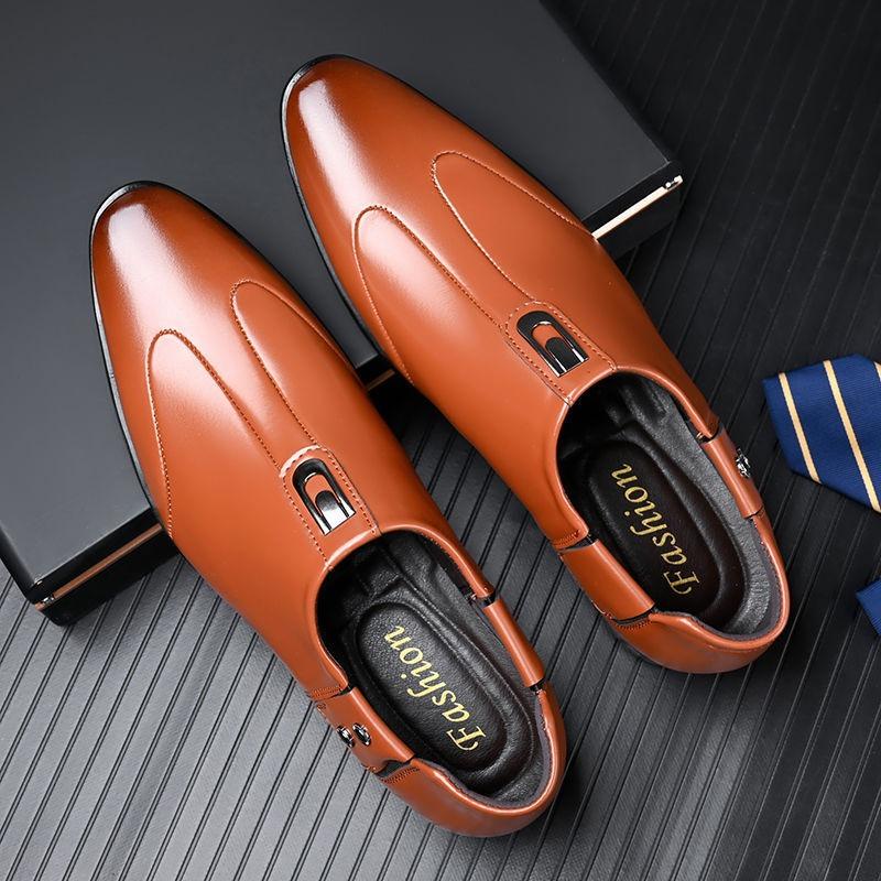 Autumn and winter men's business dress leather shoes gouging pointed men's shoes British shoes black can be velvet