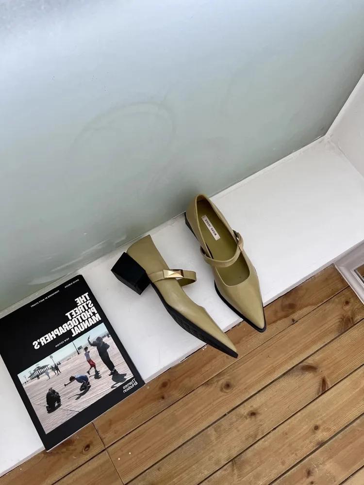 2025Damen Halbschuhe mit niedrigem Absatz Spitzschuh Klettverschluss Blockabsatz Schuhe für den täglichen Weg zur Arbeit Mode Zapatillas De Mujer