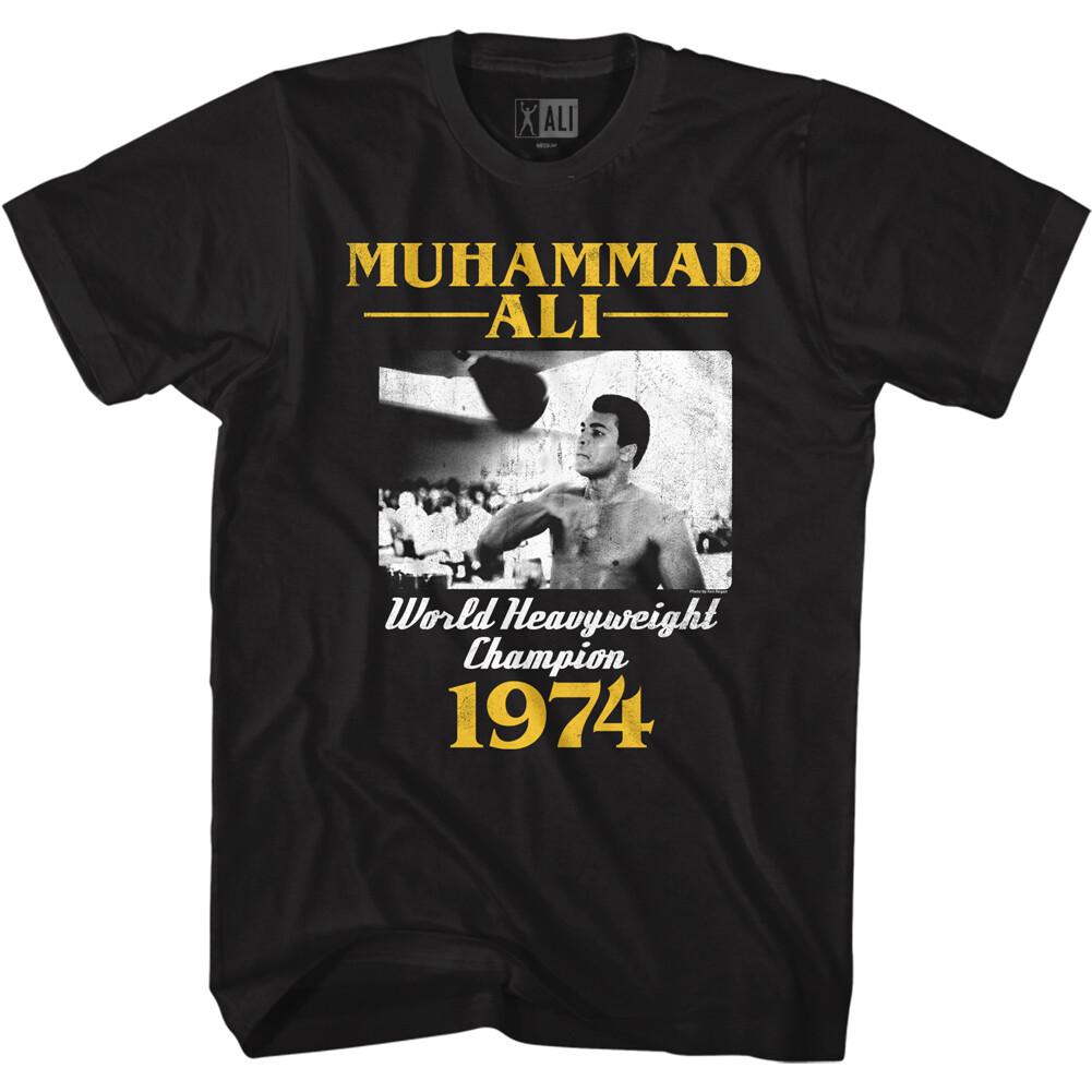 Muhammad Ali Hitting Speed Bag World Heavy Weight Champion 1974 Men s T Shirt XXXL