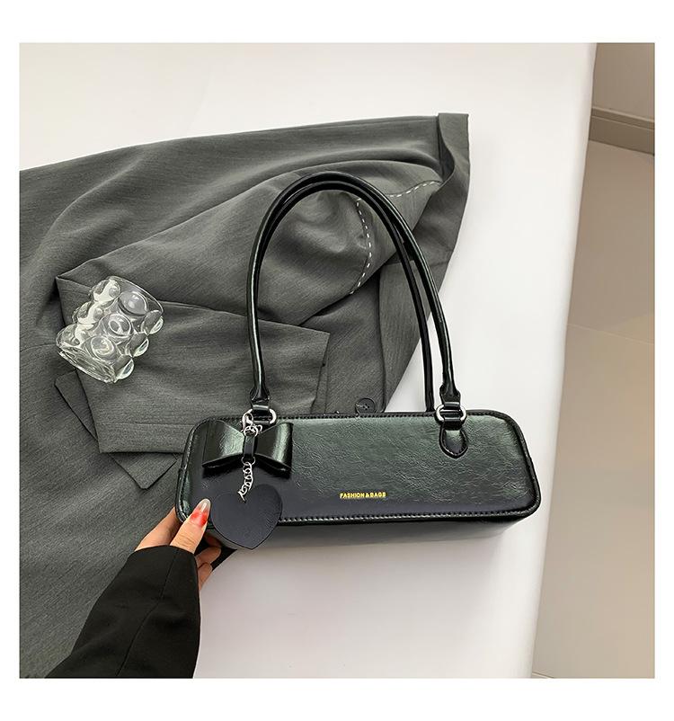 Niche design single shoulder underarm bag women's handbag pillow bag 2025 new versatile fashion baguette bag