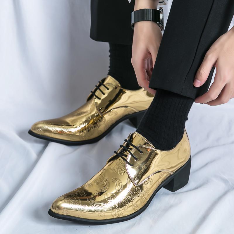 2024 Spring Man Original Håndlaget høyhælte spisse snøring Sko luksus Bryllupsfest gylne Party Leather Loafers Sko