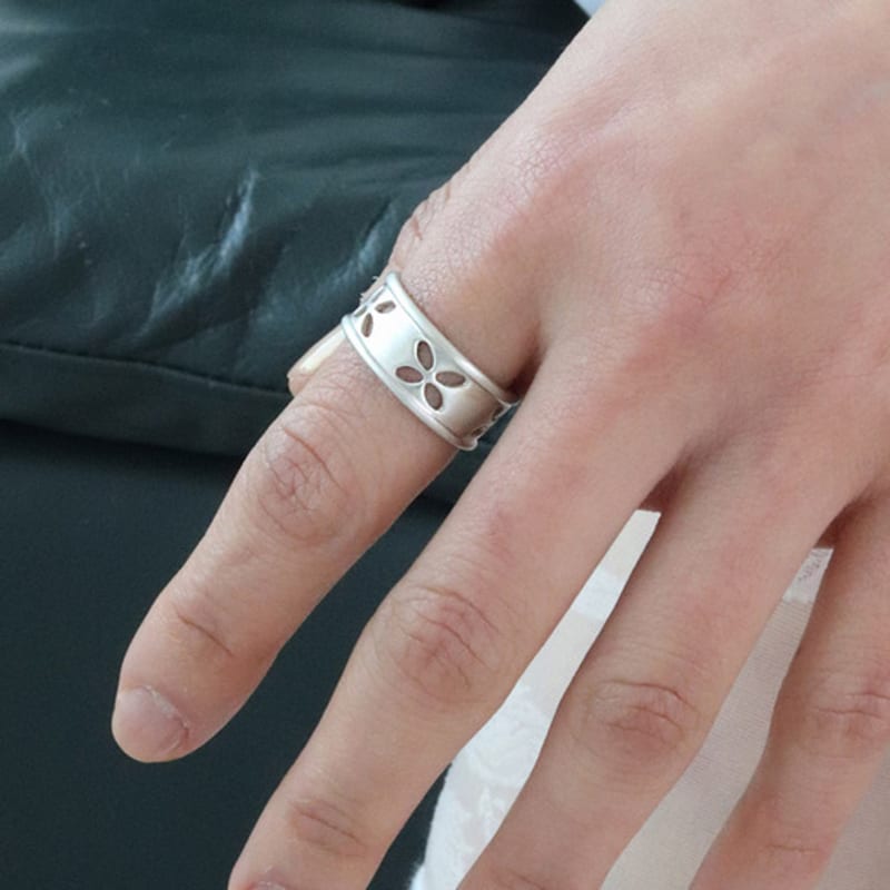 

NUDOOR Flower smocking ring matte