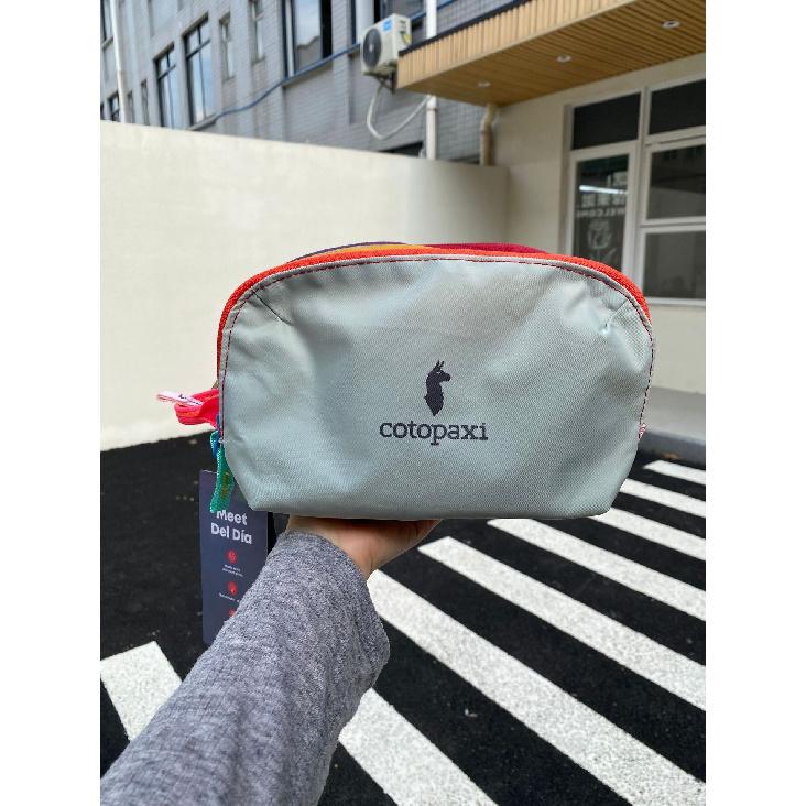 Cotopax*Alpaca Americana Dopamine4L Borsa da toilette impermeabile e portatile per donna, con design color-block e pochette per il trucco da portare a mano