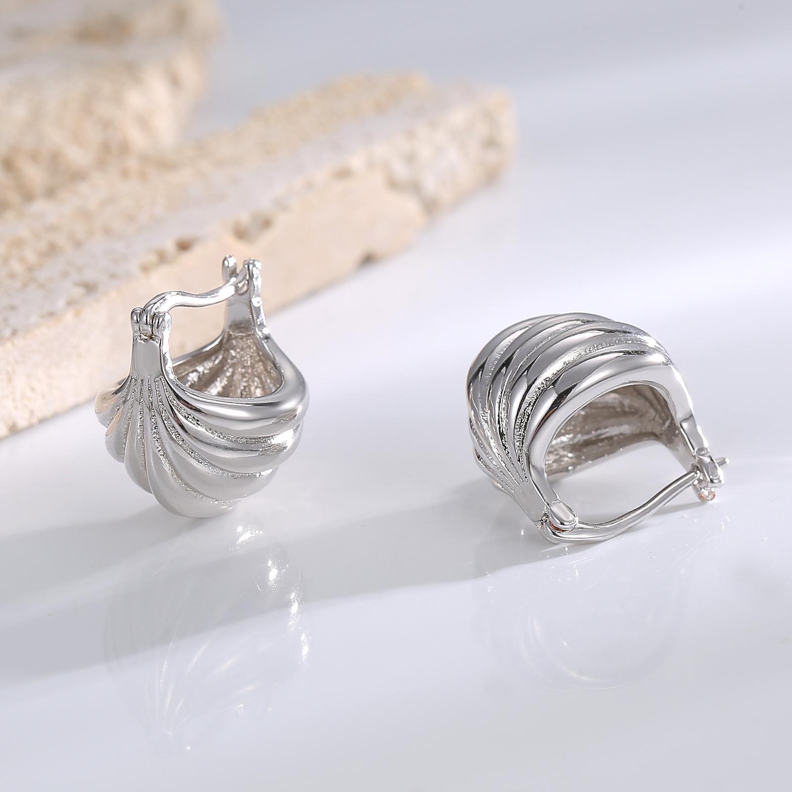 

Серьги Xiaoxiang с ромбами из золота, женские, осень и зима 2025, новые высококачественные метафизические серьги, неделя ювелирных изделий