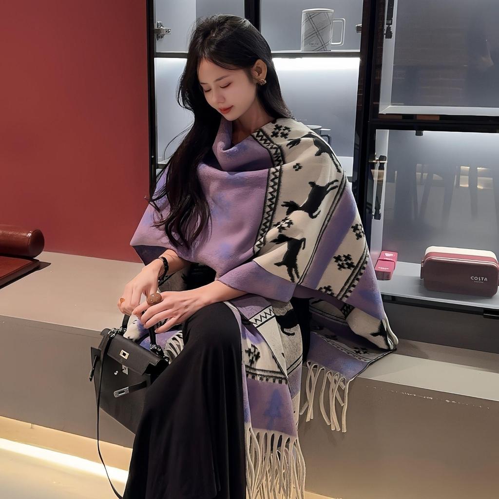 High-End Ink Painting Women's Autumn Winter Shawl Cloak - Warm Travel Cape Outerwear