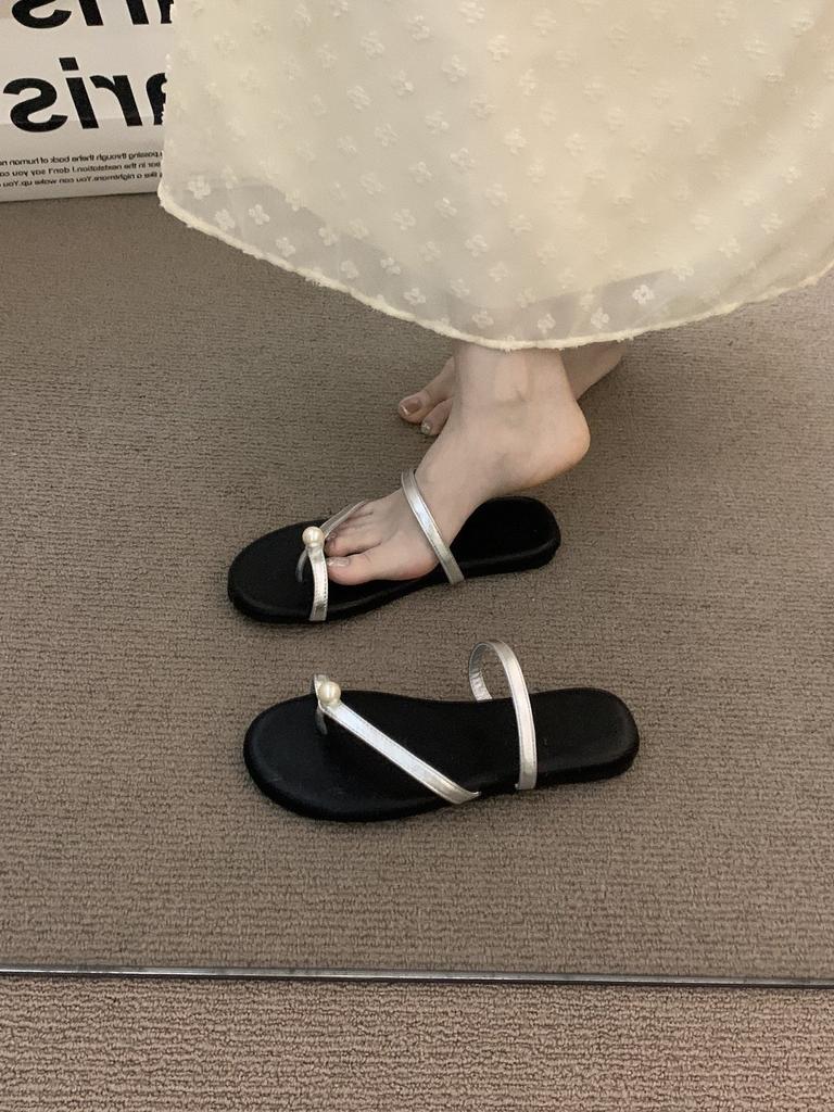 Niche Flat Bottom Simple Black French Small Cool Slippers Fairy Shoes 2025 New Summer Strap with Skirt Sandals