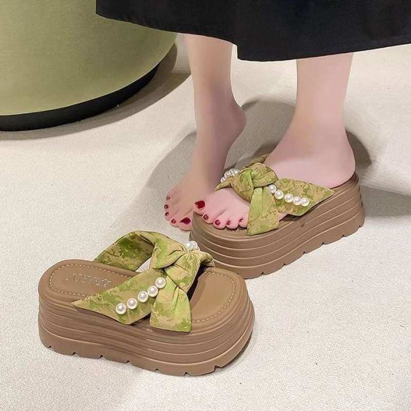 Foreign Style Out One-word Slippers Women's 2025 Summer New Fashionable Sweet Pearl Cross with Muffin Thick-bottomed Cool Slippers