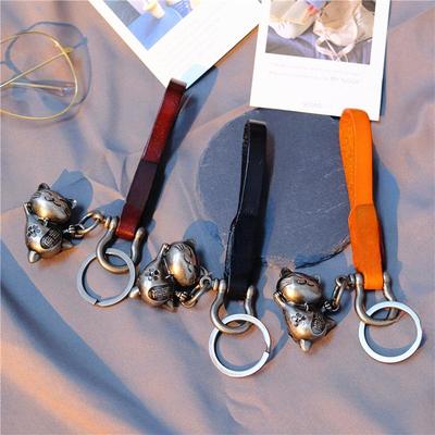 Handgemachter Retro Kätzchen Anhänger Schlüsselanhänger mit Rindsleder und Legierung Schlüsselhaken