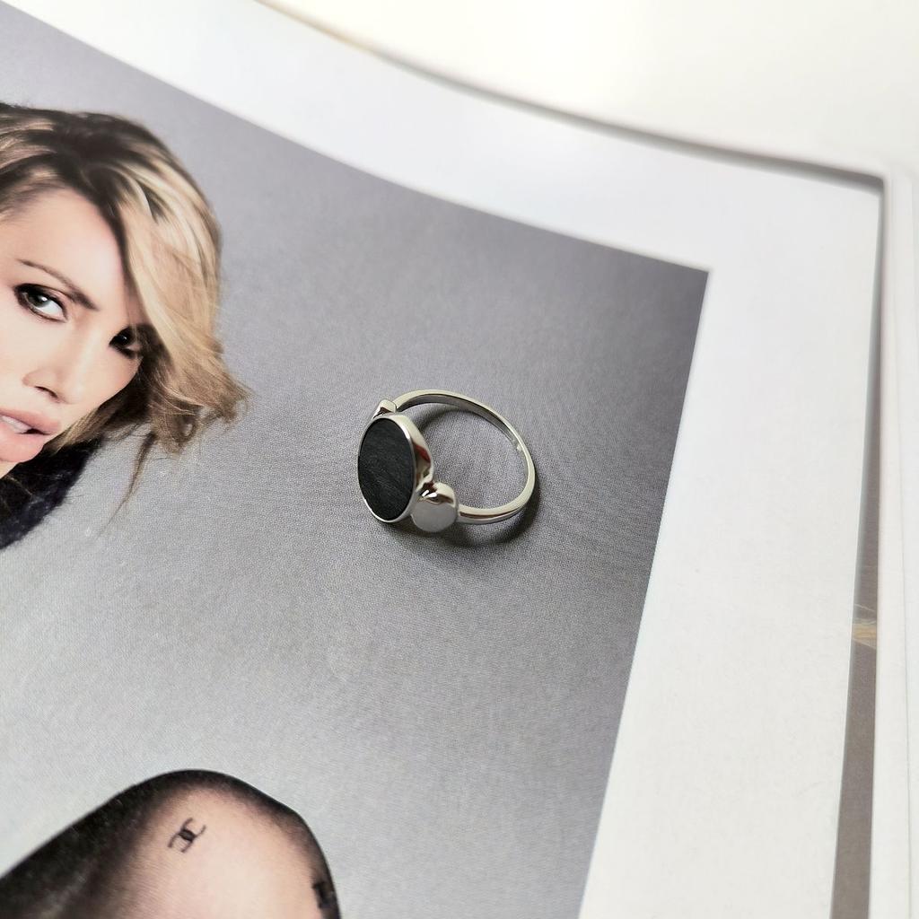 Серебряное кольцо с натуральным ониксом, вес изделия 2,49 гр (60002119)