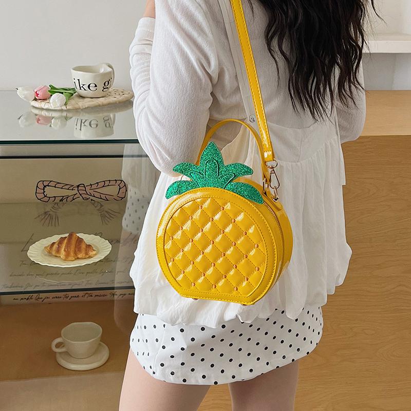 Süße 3D Erdbeer-Ananas Süße Umhängetaschen Mode Lustige Neuheit Jugend-Schultertaschen Kinder Mini Gewebte Fruchtförmige Handtasche