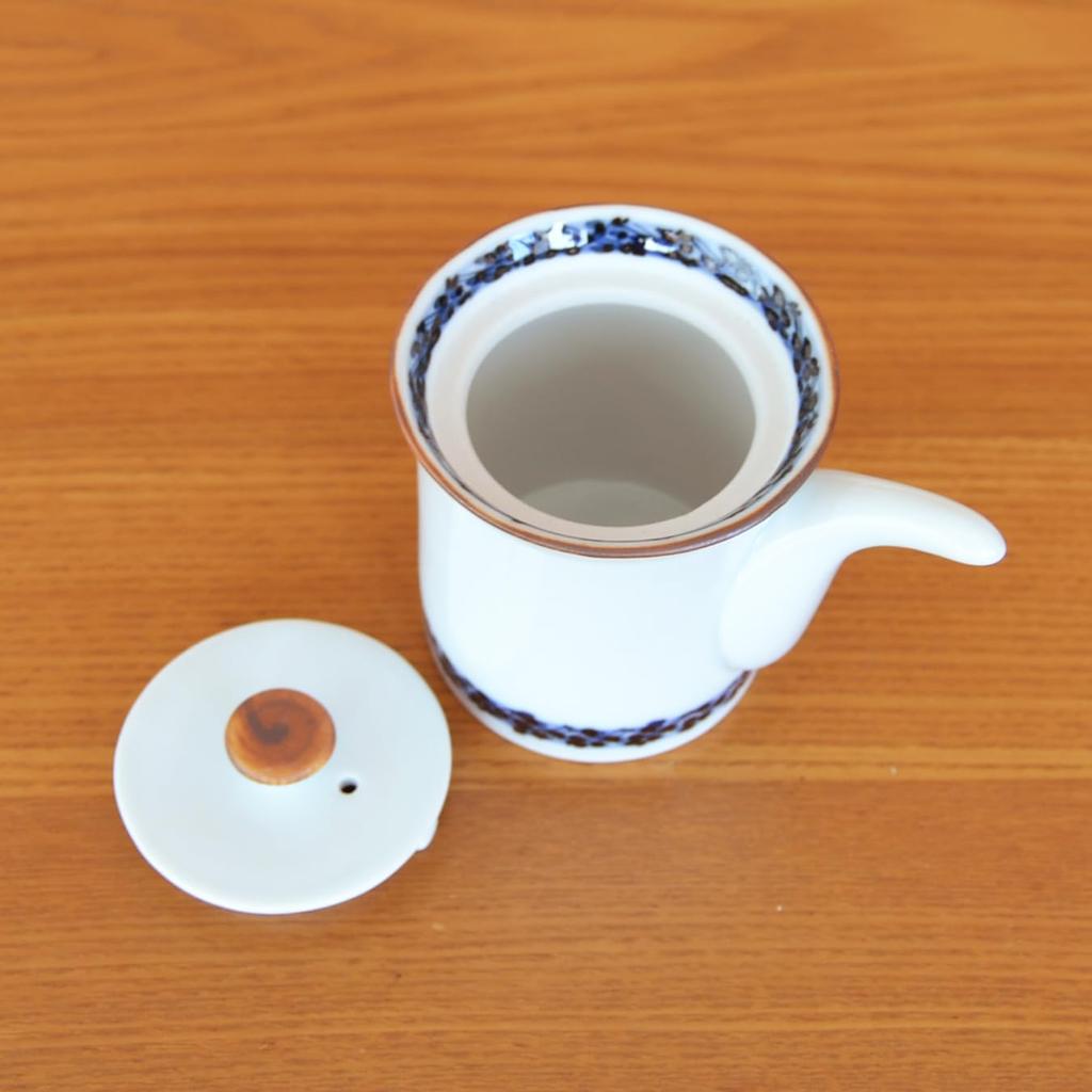 Stylish and cute compact soy sauce Arita made in with a rim dispenser, ware, 110ml, Japan, ceramic, porcelain, pattern.