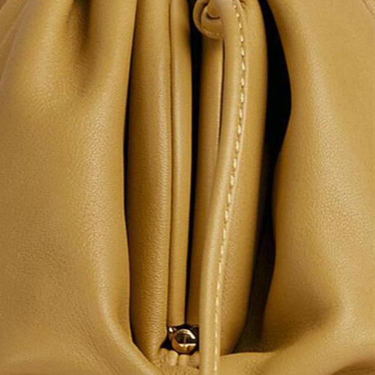 Bottega Veneta Pouch Cloud Bag Solid Color Design Magnetic Closure Leather Clutch Mini Women clutch Cream 585852V1BW07722
