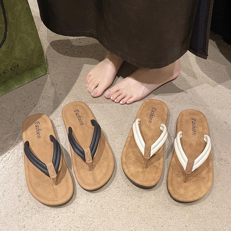 Sandals women's summer wear new beach flat bottom high-end sandals seaside toe drag niche