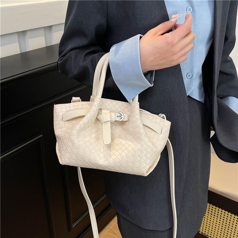 Summer small bag women's new fashion versatile messenger bag portable bucket bag small bag