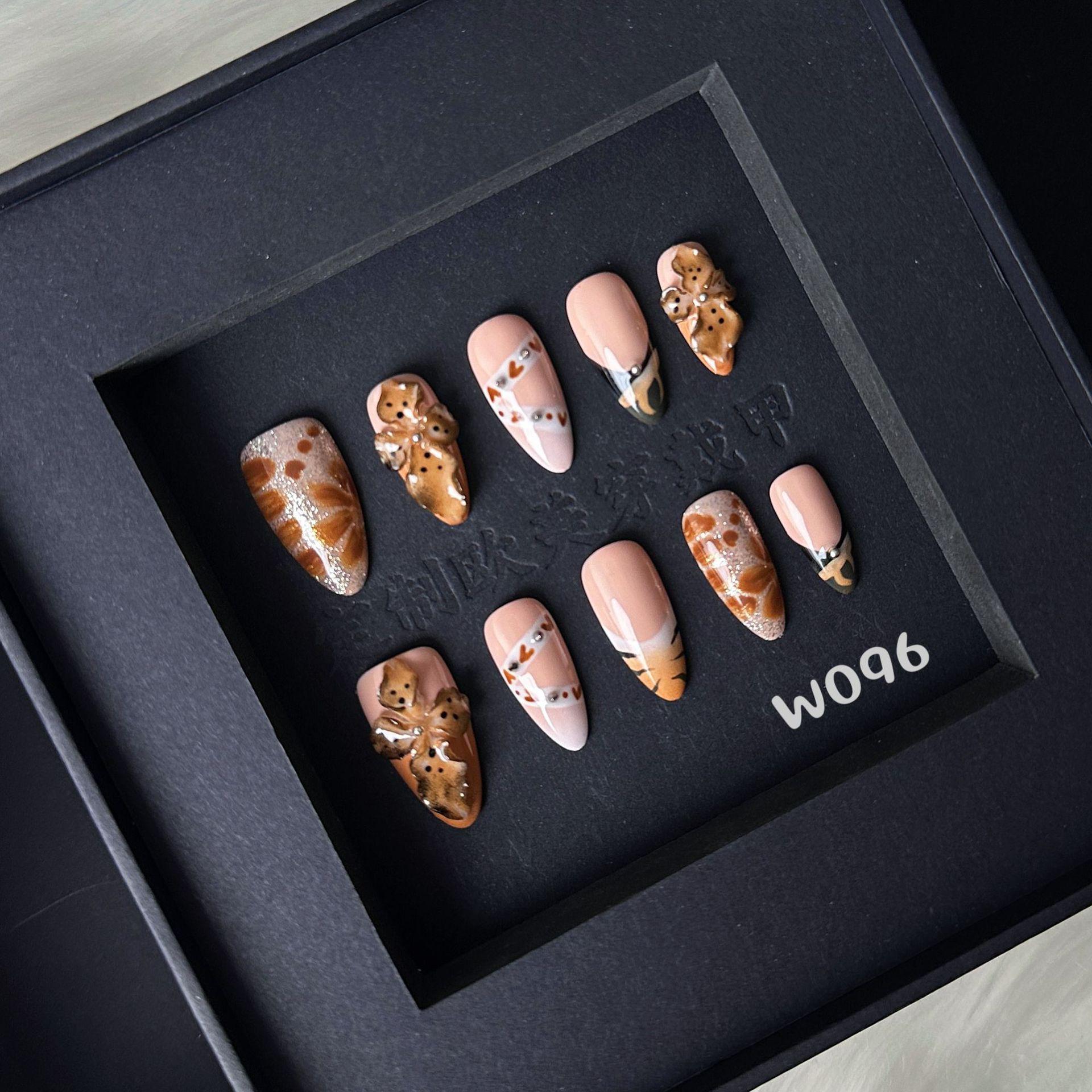 

Handmade European & American Hot Girl Cat Eye Nail Art - Stylish & Whitening Design Medium