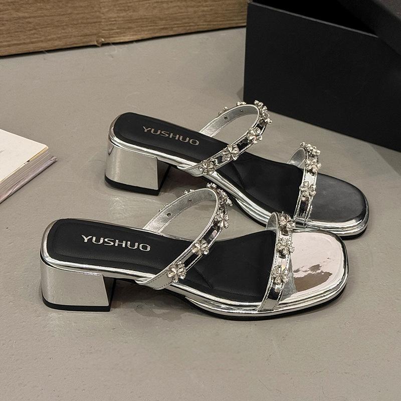 Beautiful temperament cool slippers women's summer wear new popular rhinestone open-toed sandals thick heel one-word drag