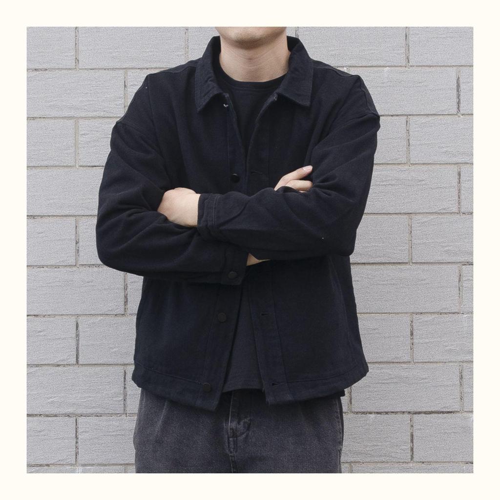 Men's Korean-Style Black Denim Jacket: Trendy, Simple, Versatile, Loose Fit for Teens and Students, Perfect for Autumn and Winter.