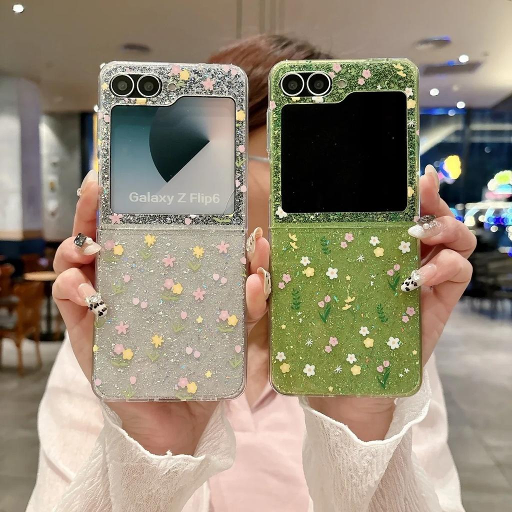 Phone Case with Bracelet For Samsung Galaxy Z Flip 6 5 Flip6 Flip5 5G Glitter Flower Pattern Hand Rope Hard PC Shockproof Cover