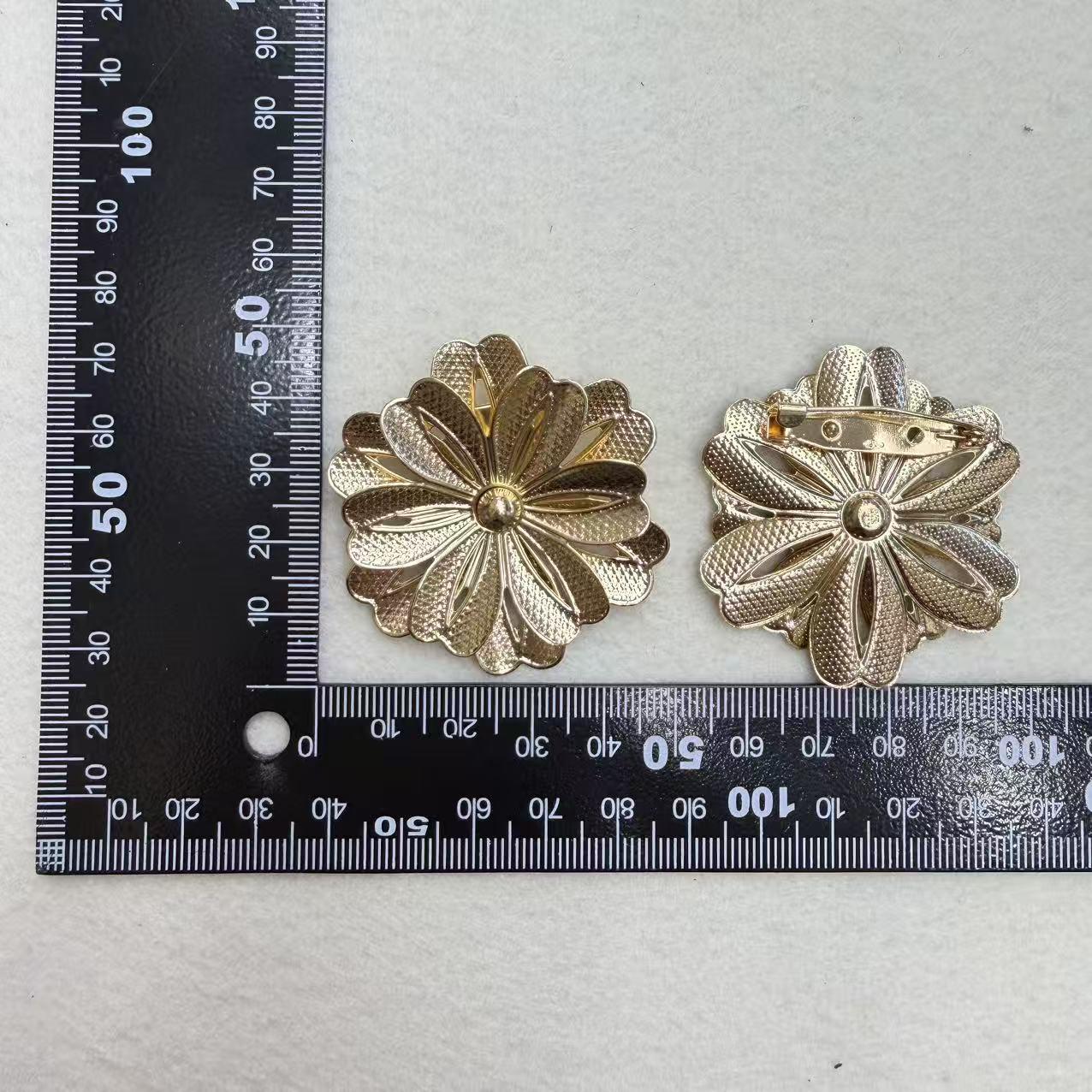 Elegant European Floral Pearl Brooch - Versatile Ethnic Style Corsage