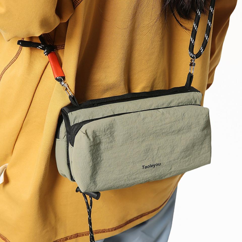 Unisex sportovní taška přes rameno Velkokapacitní taška přes rameno pro muže ženy, Odolný nylonový turistický cestovní batoh