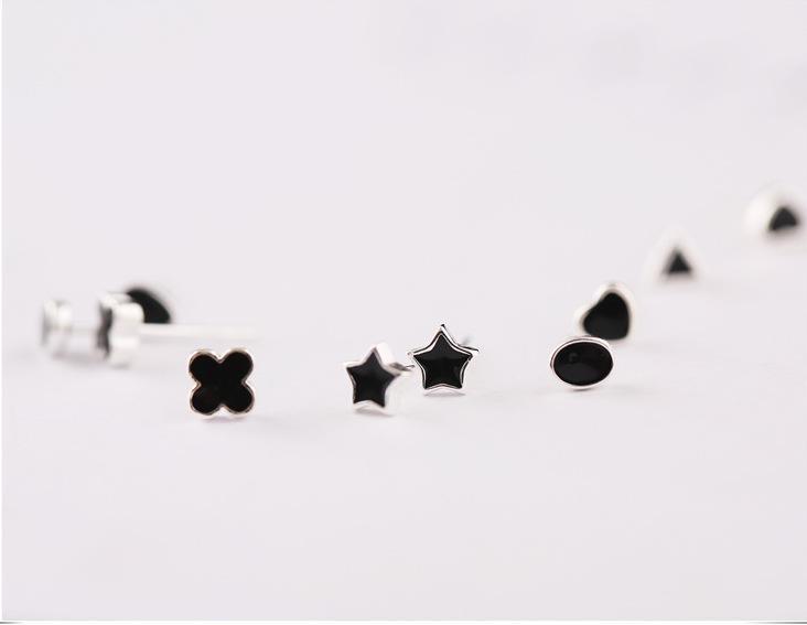 925 Sterling Silver Anti-Allergic Heart Stud Earrings for Men & Women - Simple Korean Style Black Cartilage Earrings