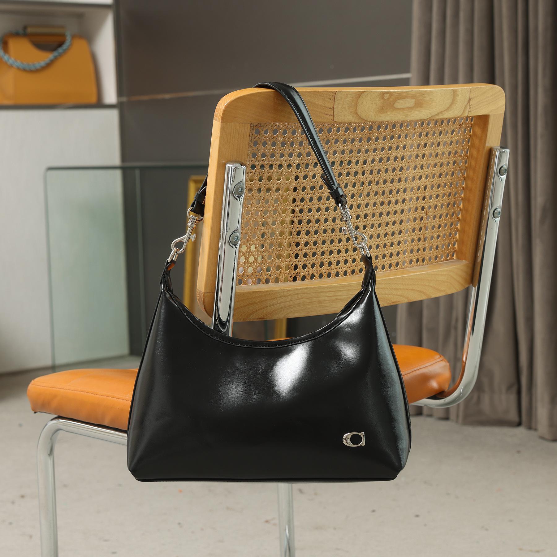 

Женская одноплечевая сумка большой вместимости - Осень/Зима 2024, нишевый дизайн для стильных поездок на работу чёрный