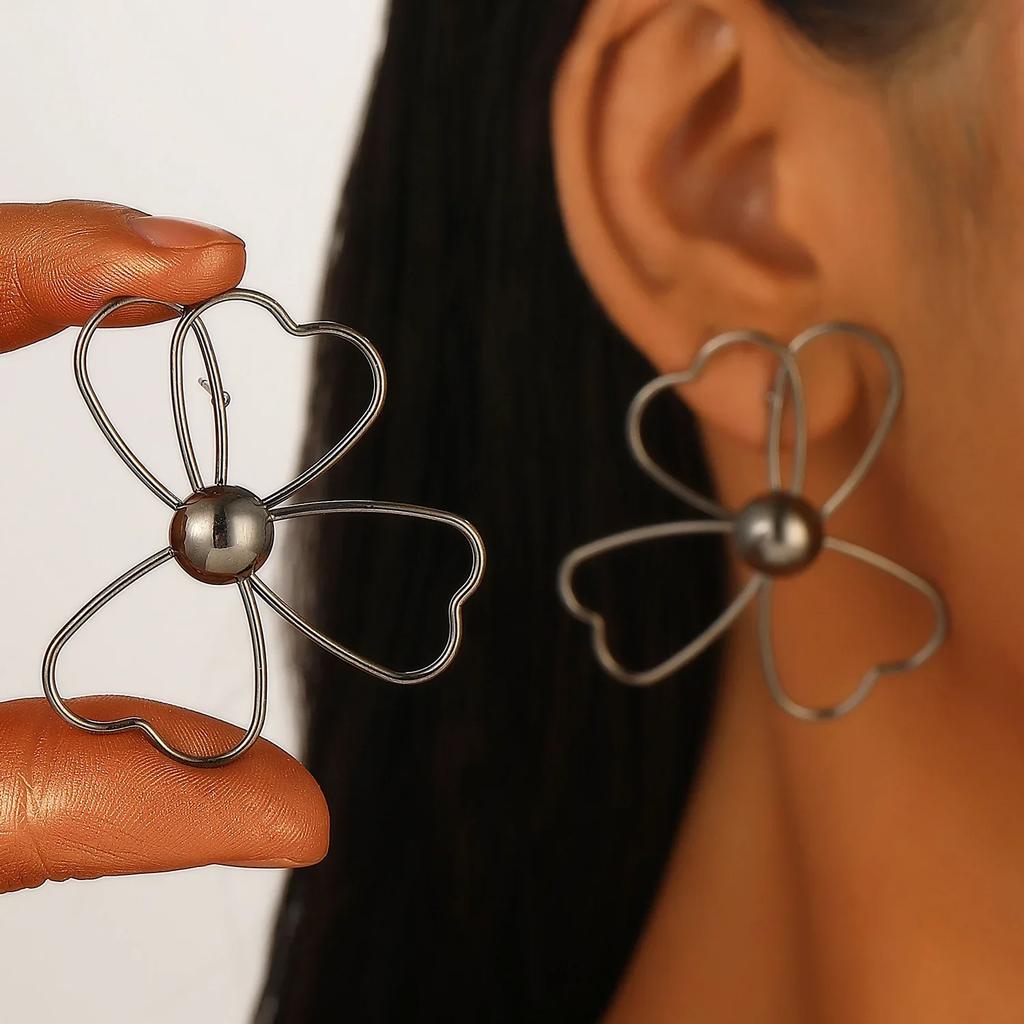 Personality Big Flower Hollow Metal Line Stud Earrings for Women Temperament Trend Wrapped Vintage Petal Jewelry Accessories