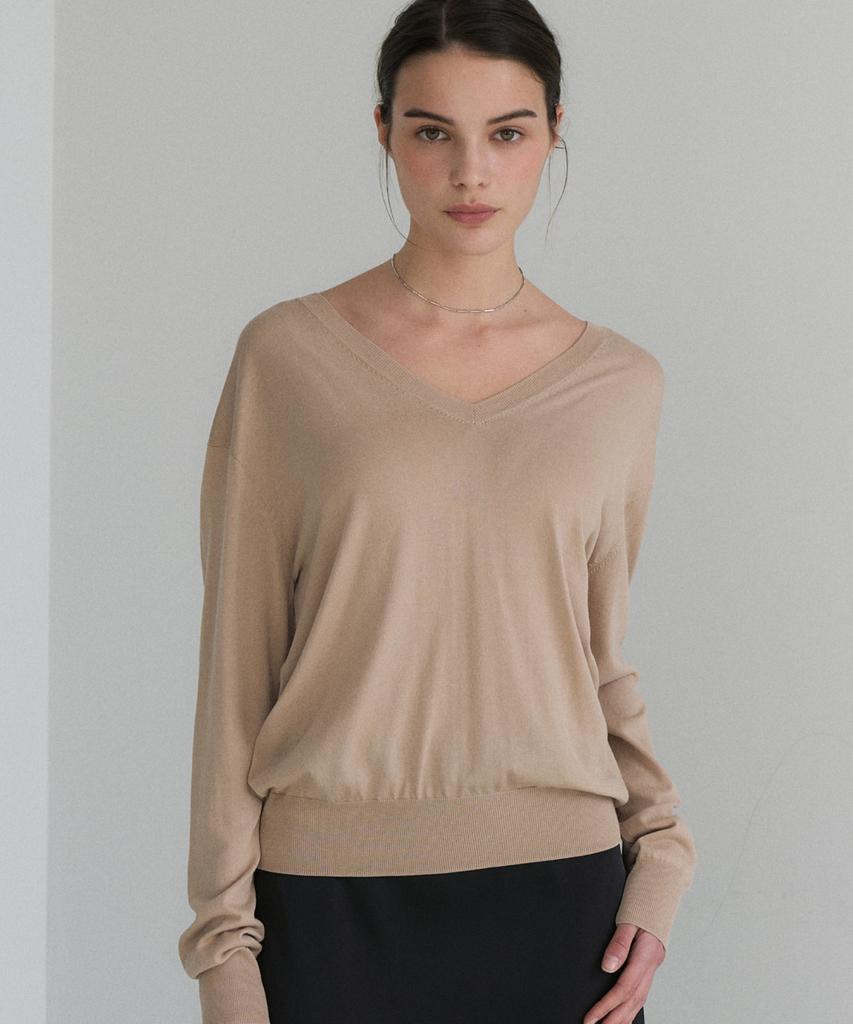 JE NE SAIS QUOI Silk Tencel V-Neck Pullover_Beige