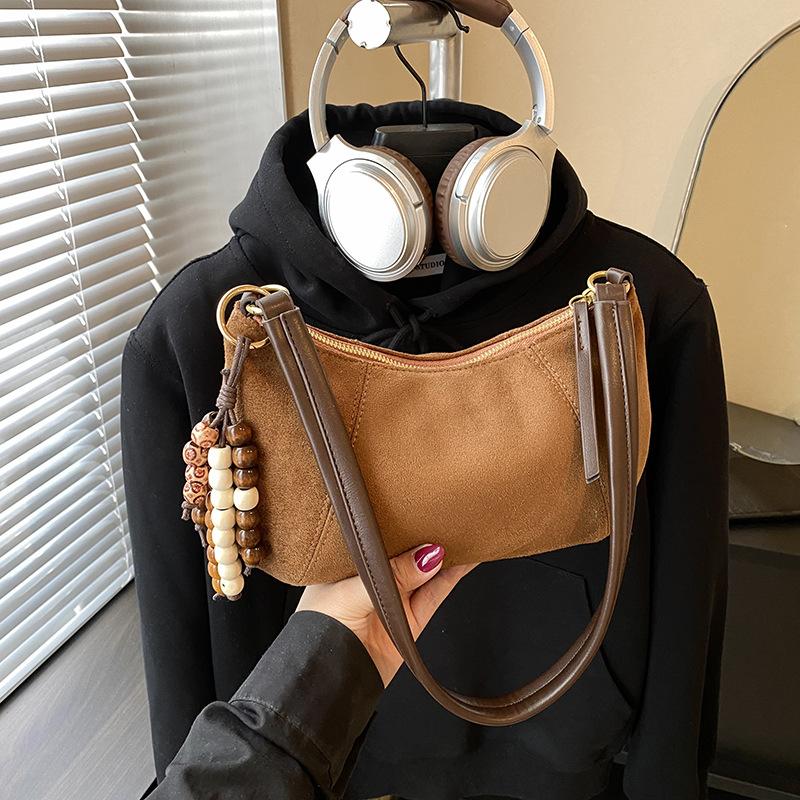 Large Capacity Bag Women's Autumn and Winter Retro Niche Design Shoulder Messenger Bag Commuter Dumpling Bag