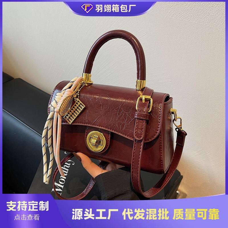 Premium Sense Portable Small Square Bag Women's New Popular Versatile Shoulder Messenger Bag Retro Commuter Bag