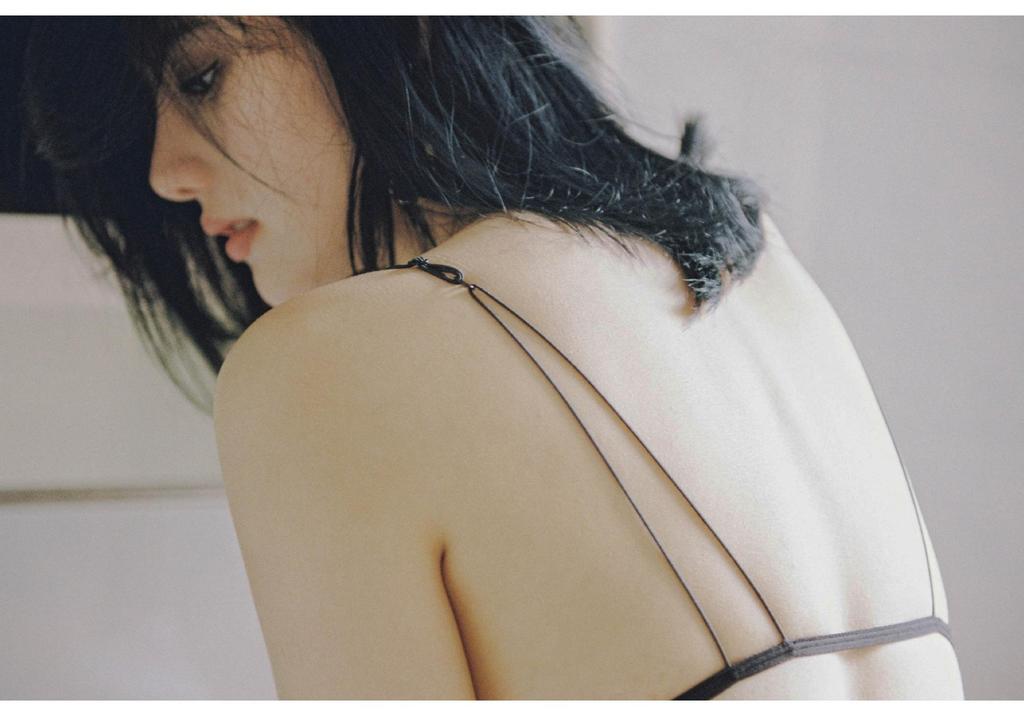 Conjunto de Sujetador sin Aros con Cierre Frontal y Copas Triangulares - Diseño Elegante y Sexy para Mujeres Jóvenes