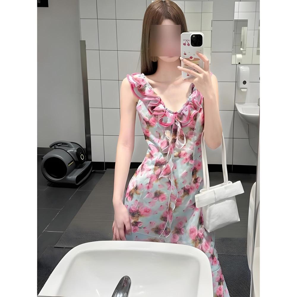 Sleeveless V-neck seaside vacation wear long dress for women's early summer new floral unique and beautiful waist pinch dress