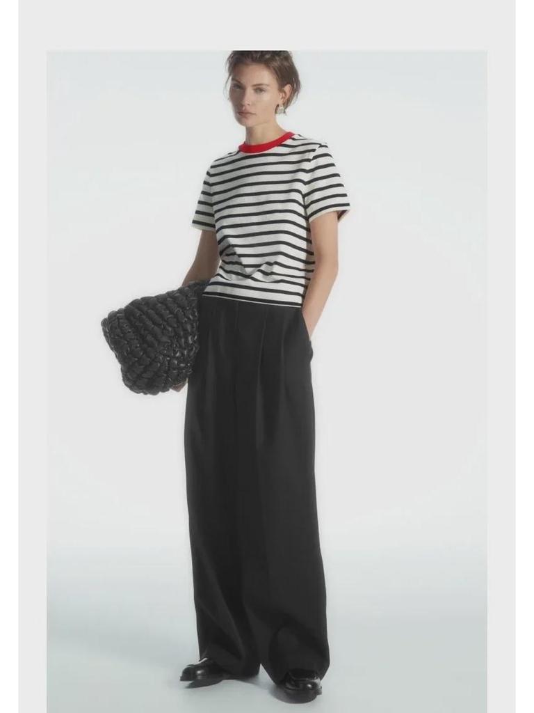 Koszulka damska COS Style z blokami kolorów, z okrągłym dekoltem i krótkim rękawem - Wiosna 2024