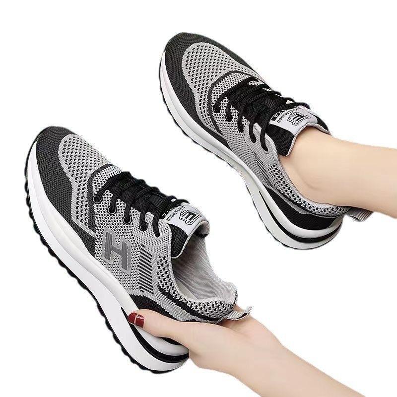 New spring and summer lightweight and breathable sports shoes women's Korean version of versatile fashion running shoes women's mesh walking