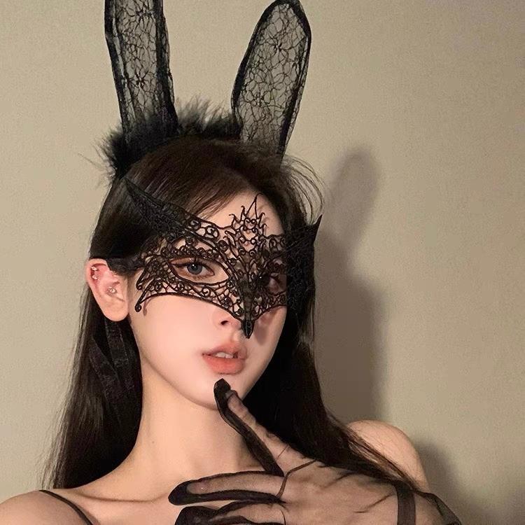 Sexy Spitzen-Halbmaske mit Federn - Halloween-Make-up Maskerade-Party-Accessoire