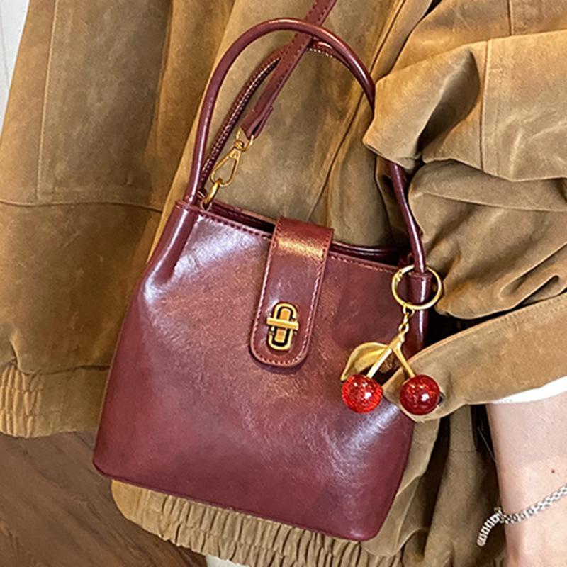 Simple Retro Small Bag Women's 2025 Autumn New Trendy Out Hand Bag Popular Shoulder Messenger Bag Bucket Bag