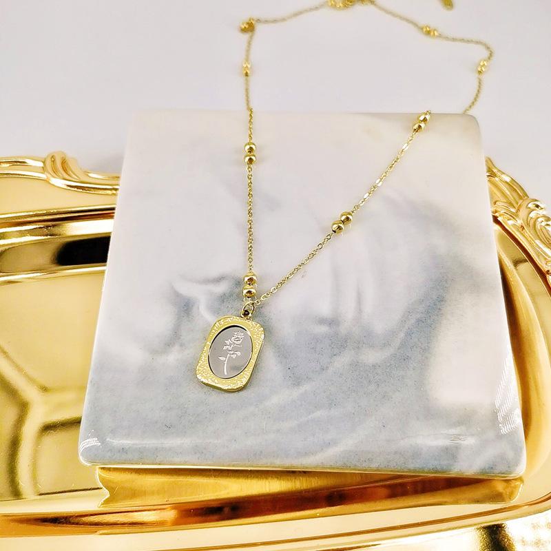 Rose Flower Pendant Titanium Steel Necklace - Fashionable, Colorfast French Mirror Clavicle Chain with Niche Design.