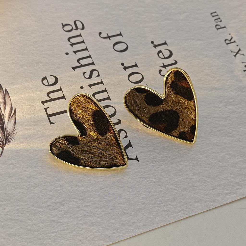 Autumn/Winter Retro Maillard Leopard Heart Earrings for Women