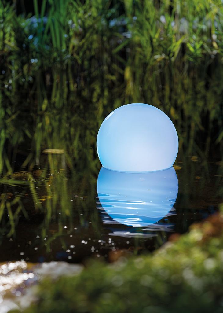GWSOLAR Pool Ball 20cm 60lm Smart Stays On Until the Next Warm and Seven Color Options As a Decorative Light or Floating Ball No Wiring Waterproof To