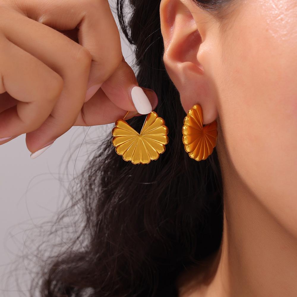 French Retro Style Fashion Temperament Light Luxury Simple Earrings Geometric Folding Fan Titanium Steel Plated 18K Gold Stud Earrings