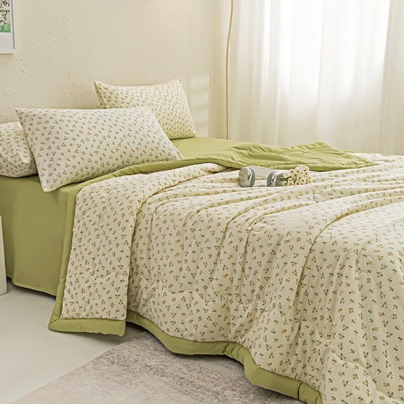 

Belle Anna Lightweight Soybean Versatile Quilt