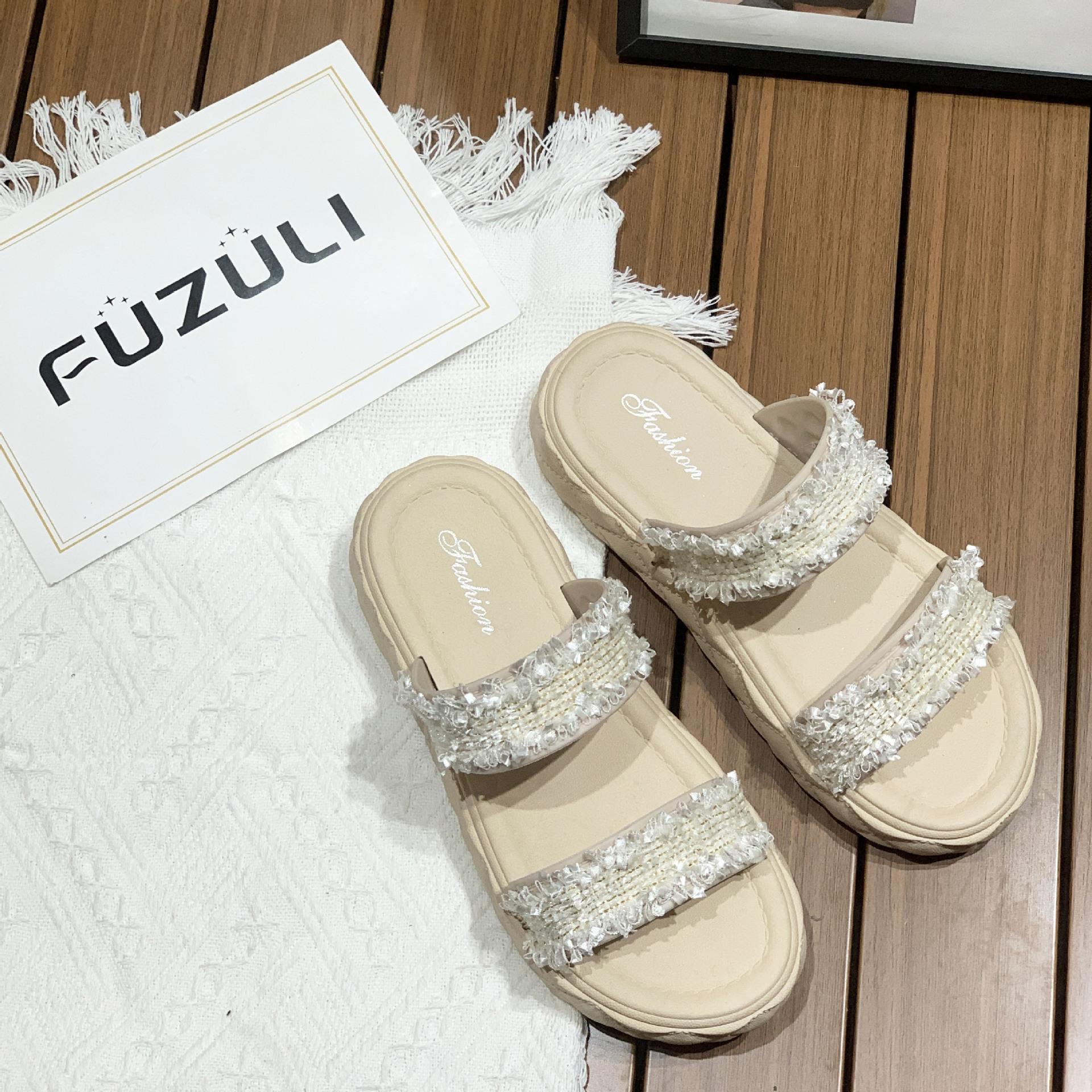 

Жіночі тапочки для вулиці літні нові повсякденні однохарактерні тапочки на плоскій підошві для дому на плоскій підошві прохолодні тапочки виробник 40 бежевий