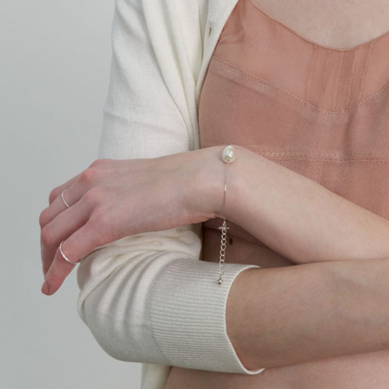 LOVE ME MONSTER [Silver] Baroque Pearl & Chain Bracelet (L241MBC050)