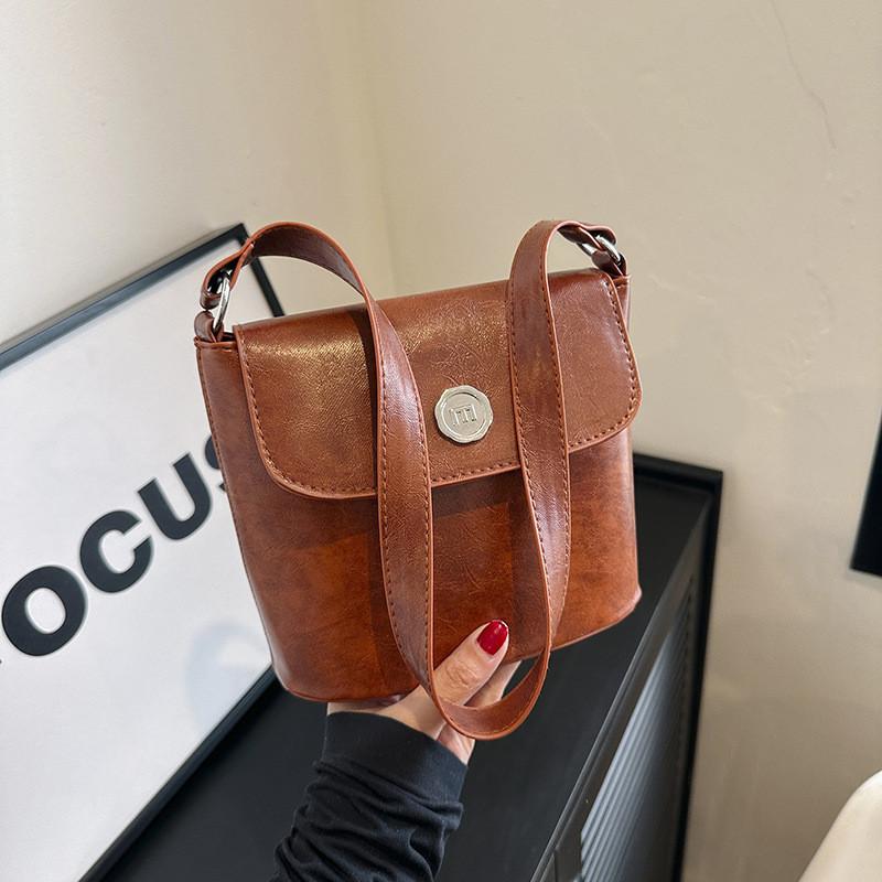 Stylish New Texture Handheld Shoulder Bag 2024 French Bag Women's Trendy Bucket Crossbody Bag