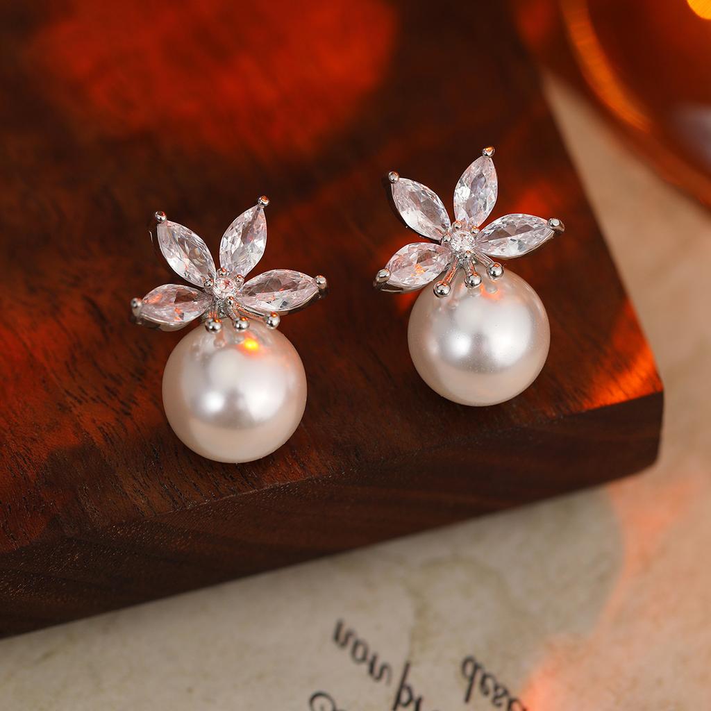 Premium Pearl Stud Earrings S925 Silver Needle Elegant Exquisite Earrings Retro Temperament Versatile Earrings